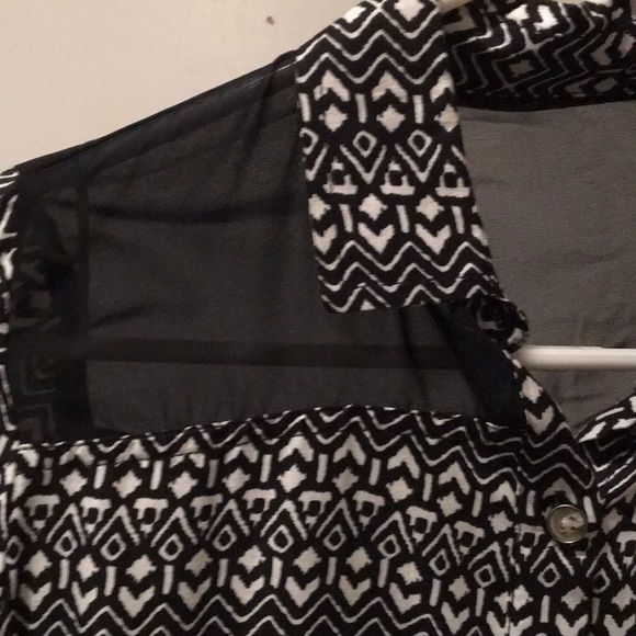 Vans black and white button up blouse - Picture 2 of 6